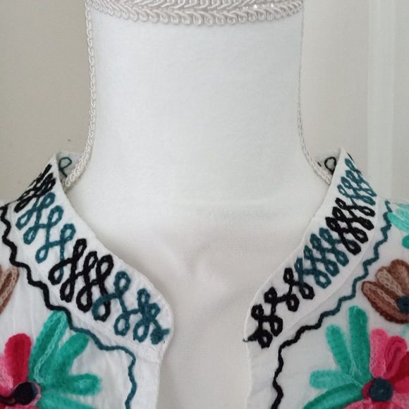 Floral Boho Embroidered "Coverup / Tunic" (Size L) White /Multicolor Floral - Picture 7 of 9